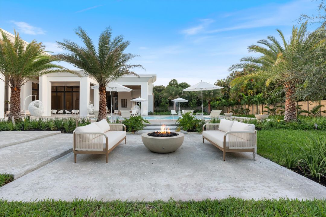 For Sale: $8,999,000 (5 beds, 7 baths, 7602 Square Feet)