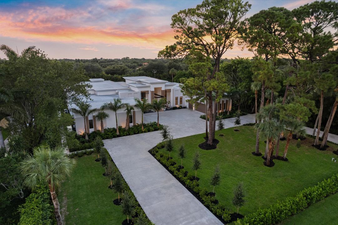 For Sale: $8,999,000 (5 beds, 7 baths, 7602 Square Feet)