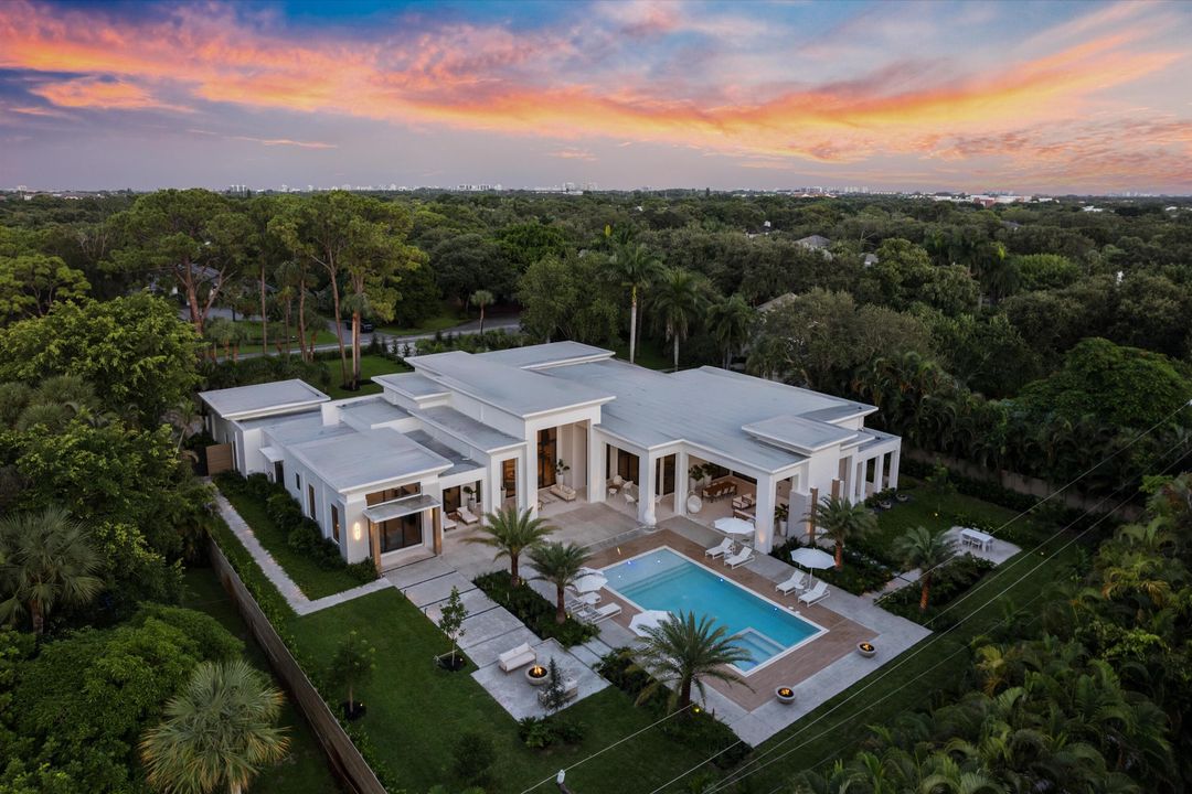 For Sale: $8,999,000 (5 beds, 7 baths, 7602 Square Feet)