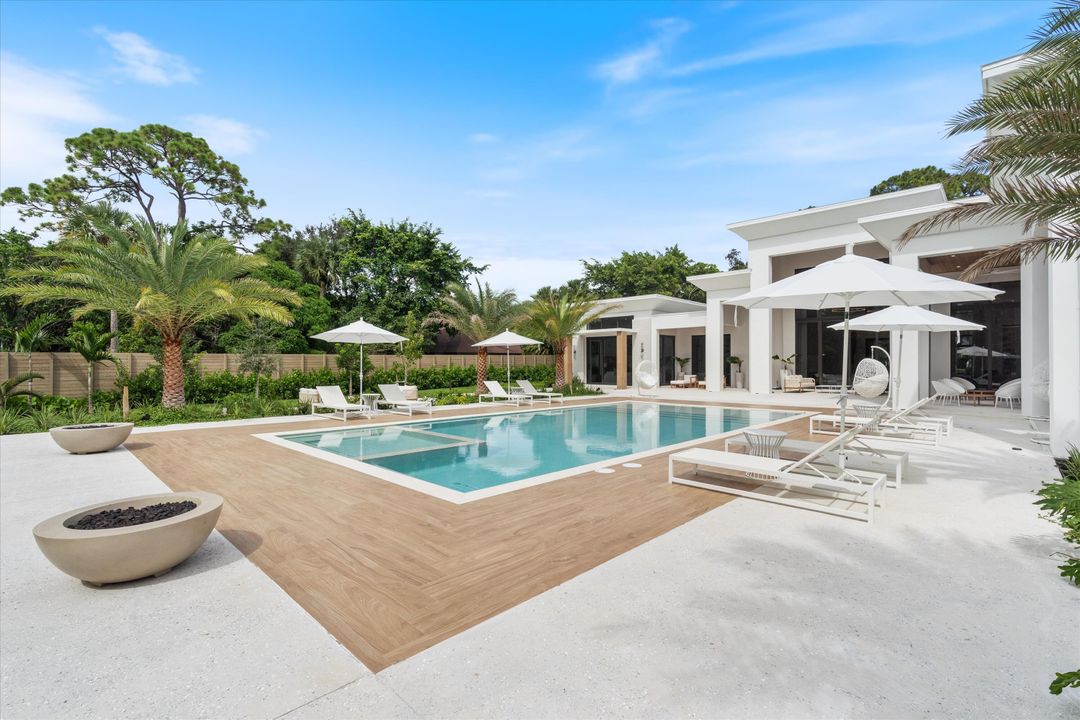 For Sale: $8,999,000 (5 beds, 7 baths, 7602 Square Feet)