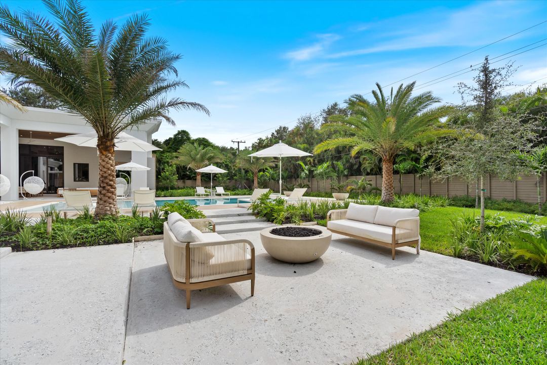 For Sale: $8,999,000 (5 beds, 7 baths, 7602 Square Feet)