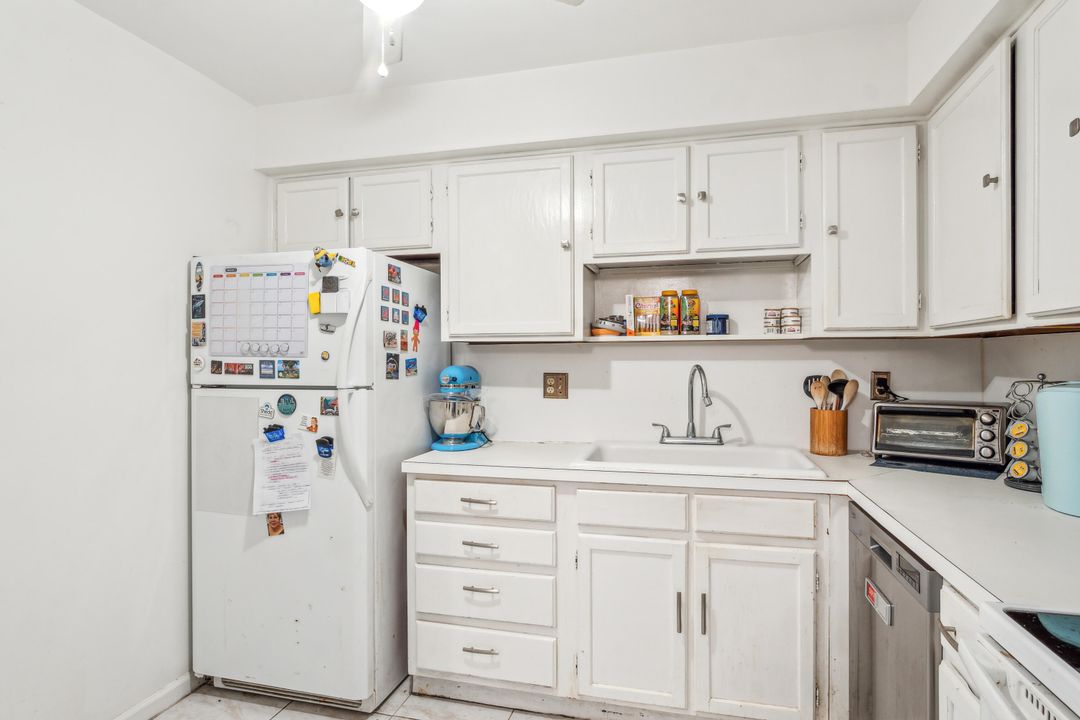 For Sale: $265,000 (2 beds, 2 baths, 1008 Square Feet)