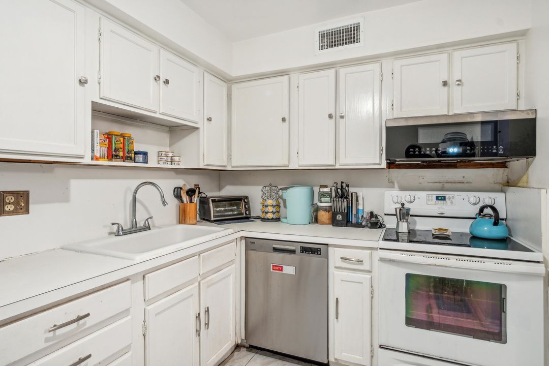 For Sale: $265,000 (2 beds, 2 baths, 1008 Square Feet)