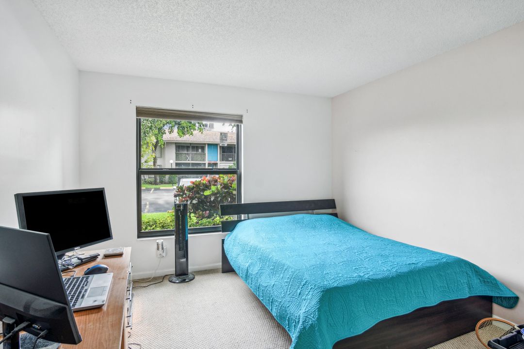 For Sale: $265,000 (2 beds, 2 baths, 1008 Square Feet)