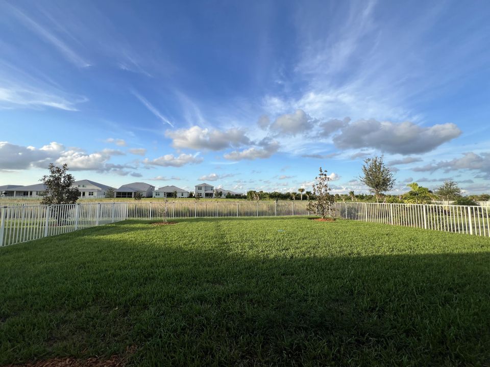 For Sale: $500,000 (4 beds, 2 baths, 2448 Square Feet)