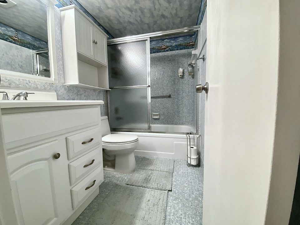 For Sale: $89,000 (1 beds, 1 baths, 585 Square Feet)