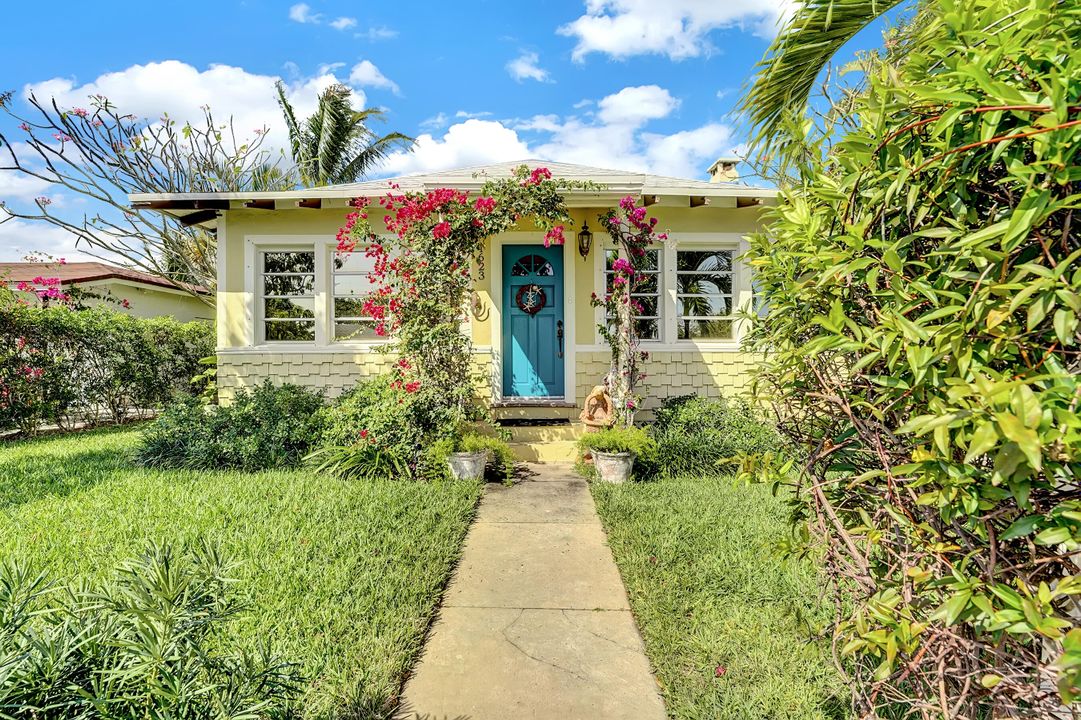 For Sale: $699,750 (3 beds, 2 baths, 1620 Square Feet)