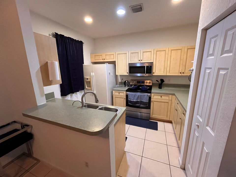 For Rent: $1,900 (2 beds, 2 baths, 1206 Square Feet)