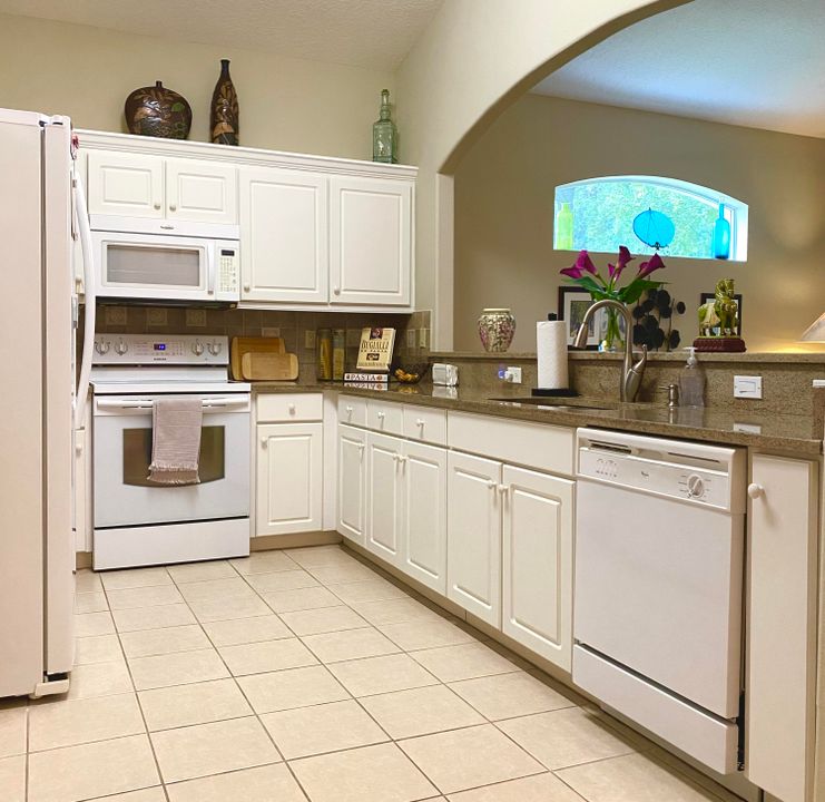 For Sale: $330,000 (3 beds, 2 baths, 1369 Square Feet)