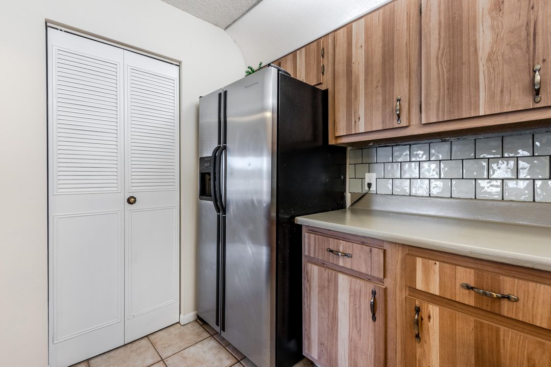 For Sale: $170,000 (2 beds, 1 baths, 818 Square Feet)