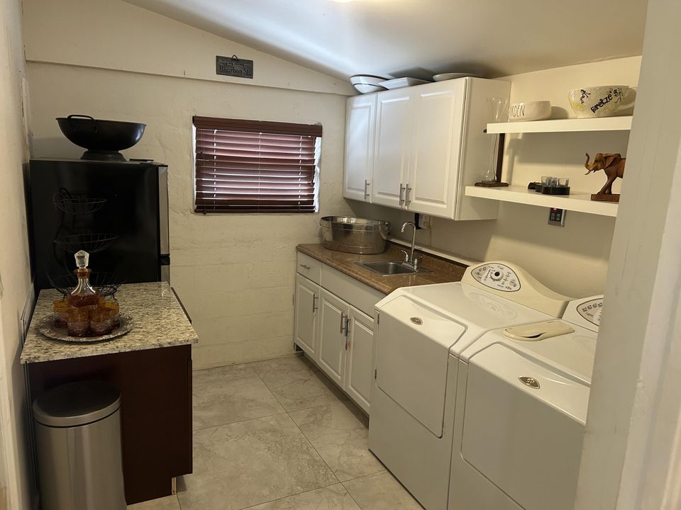 For Rent: $4,500 (1 beds, 3 baths, 1624 Square Feet)