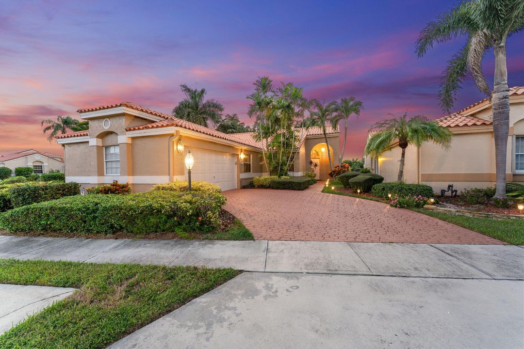 For Sale: $750,000 (3 beds, 2 baths, 1730 Square Feet)