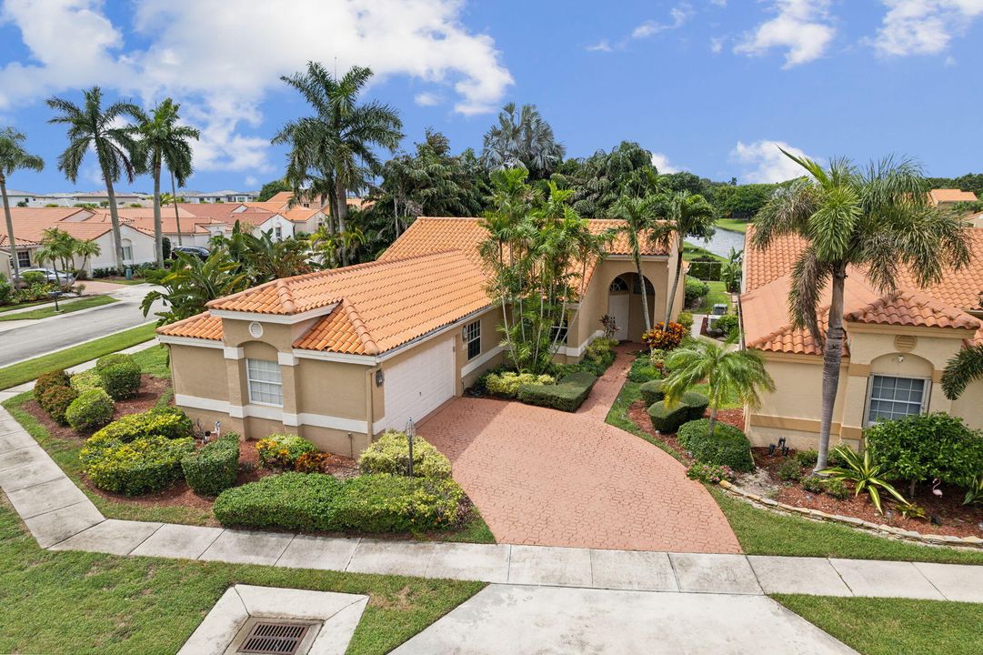 For Sale: $750,000 (3 beds, 2 baths, 1730 Square Feet)