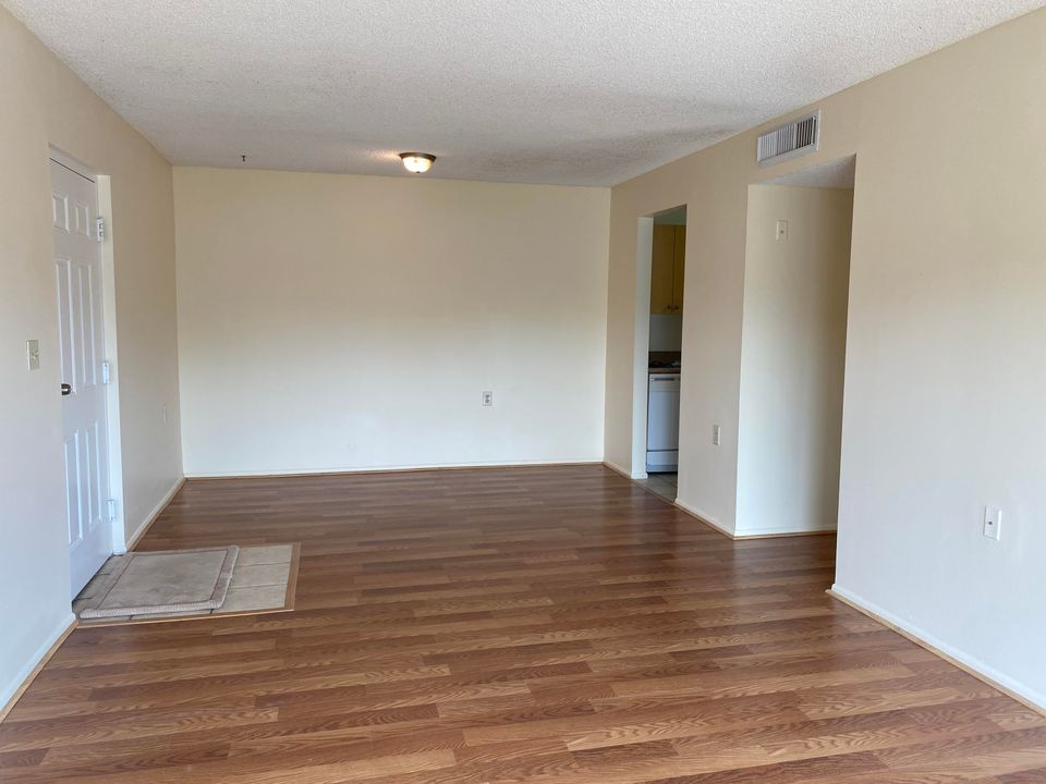 For Rent: $1,775 (2 beds, 1 baths, 708 Square Feet)