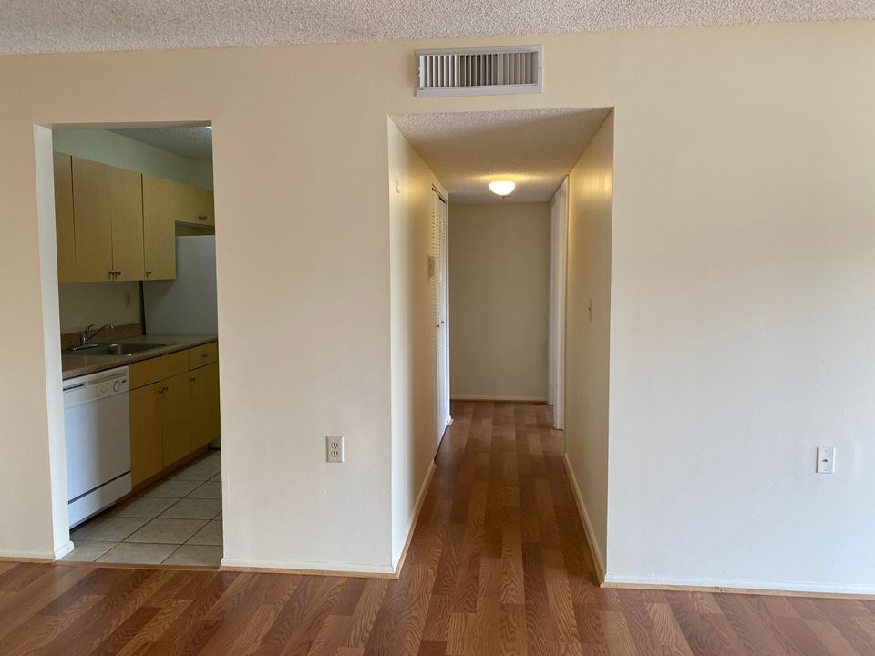 For Rent: $1,775 (2 beds, 1 baths, 708 Square Feet)