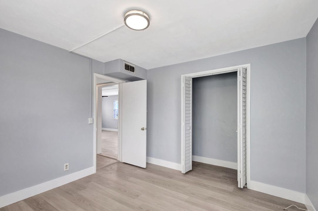 For Sale: $305,000 (2 beds, 1 baths, 948 Square Feet)