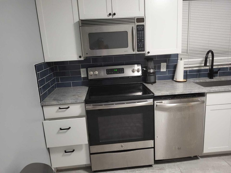 For Rent: $1,799 (1 beds, 1 baths, 5200 Square Feet)