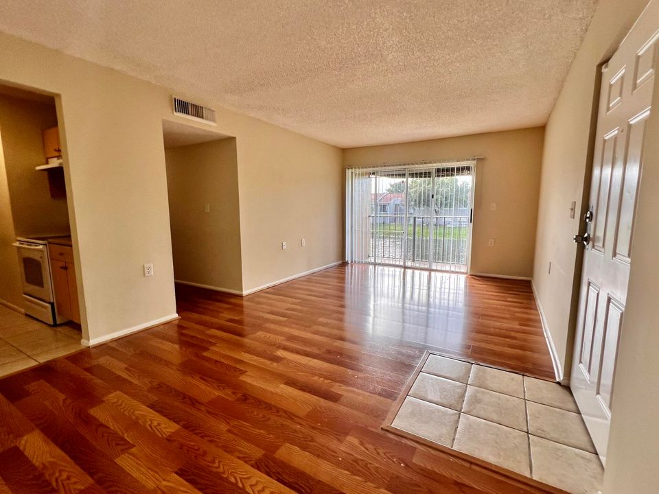 For Rent: $1,775 (2 beds, 1 baths, 708 Square Feet)