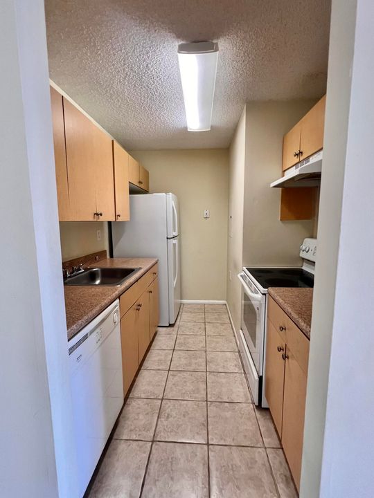 For Rent: $1,775 (2 beds, 1 baths, 708 Square Feet)