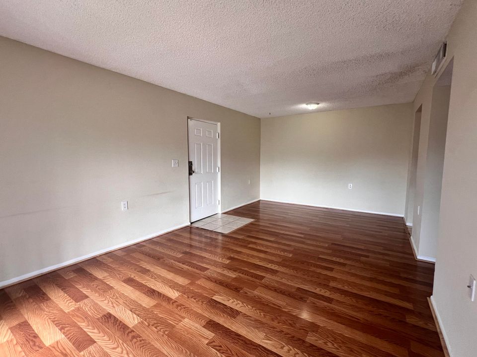 For Rent: $1,775 (2 beds, 1 baths, 708 Square Feet)