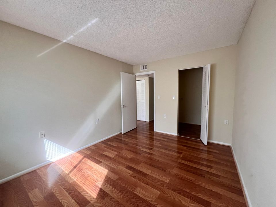 For Rent: $1,775 (2 beds, 1 baths, 708 Square Feet)