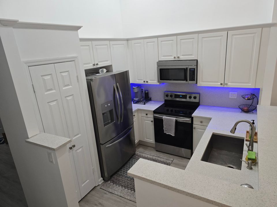 For Sale: $449,777 (2 beds, 2 baths, 1401 Square Feet)