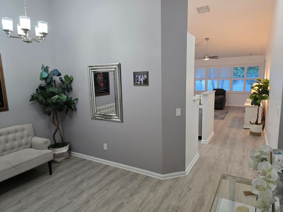 For Sale: $449,777 (2 beds, 2 baths, 1401 Square Feet)