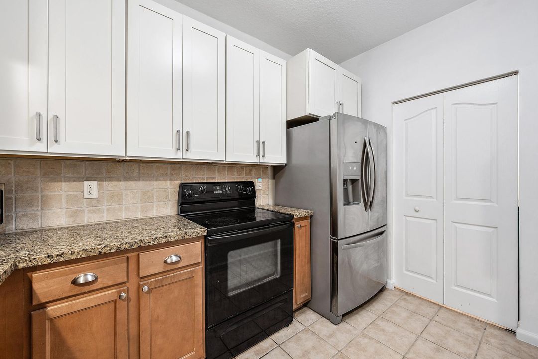 For Sale: $399,000 (2 beds, 2 baths, 1211 Square Feet)