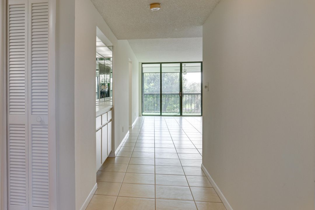 For Sale: $250,000 (2 beds, 2 baths, 1207 Square Feet)