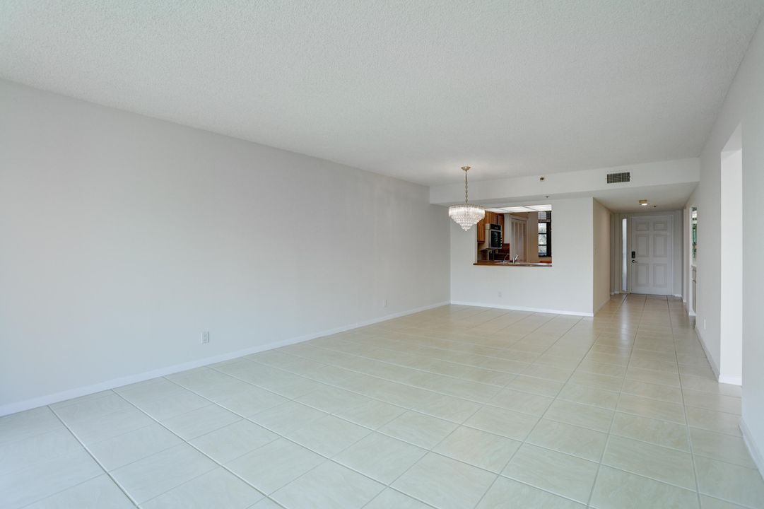 For Sale: $250,000 (2 beds, 2 baths, 1207 Square Feet)