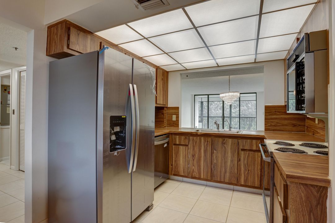 For Sale: $250,000 (2 beds, 2 baths, 1207 Square Feet)