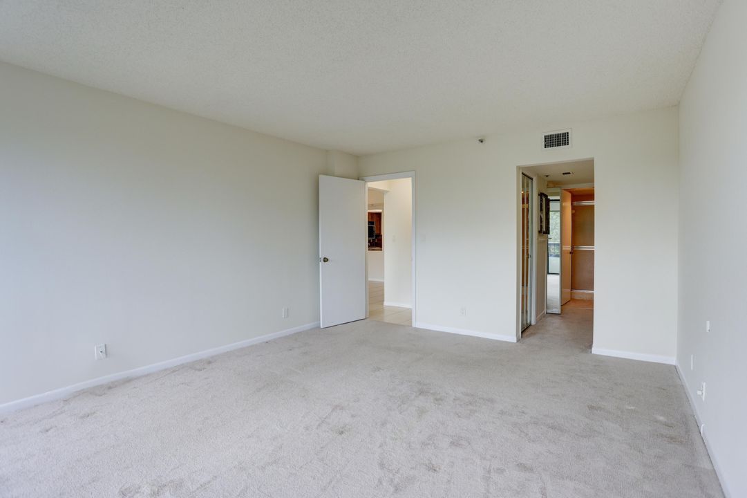 For Sale: $250,000 (2 beds, 2 baths, 1207 Square Feet)