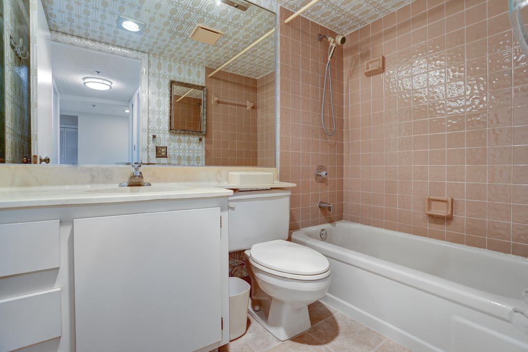 For Sale: $250,000 (2 beds, 2 baths, 1207 Square Feet)