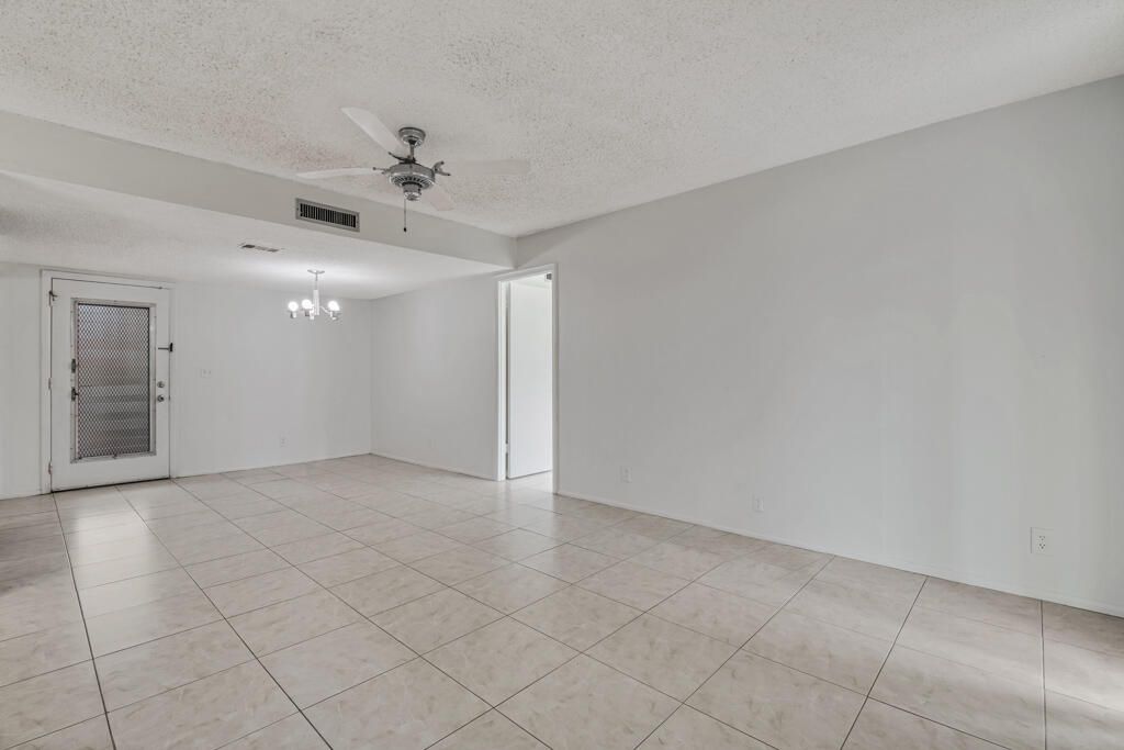 For Sale: $117,500 (2 beds, 2 baths, 888 Square Feet)