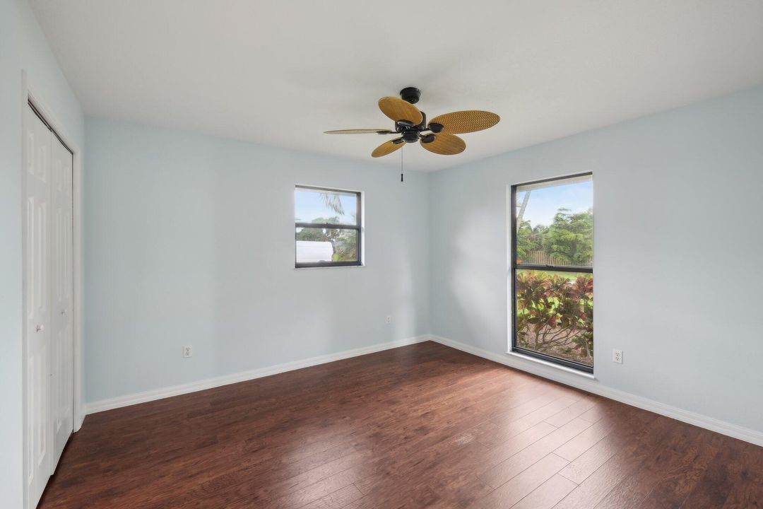 For Sale: $375,000 (3 beds, 2 baths, 1958 Square Feet)