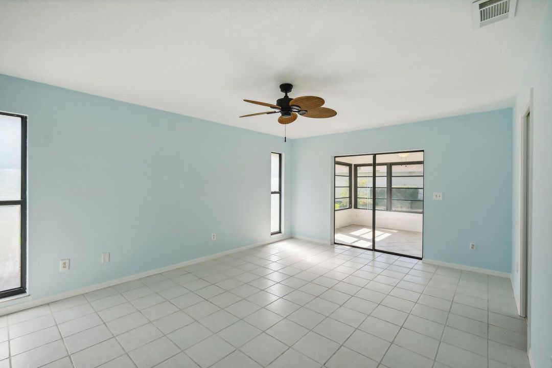 For Sale: $375,000 (3 beds, 2 baths, 1958 Square Feet)