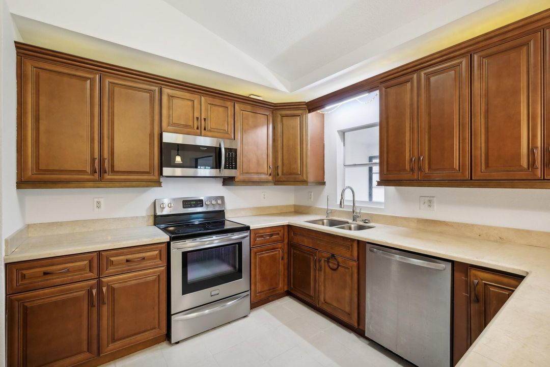 For Sale: $375,000 (3 beds, 2 baths, 1958 Square Feet)