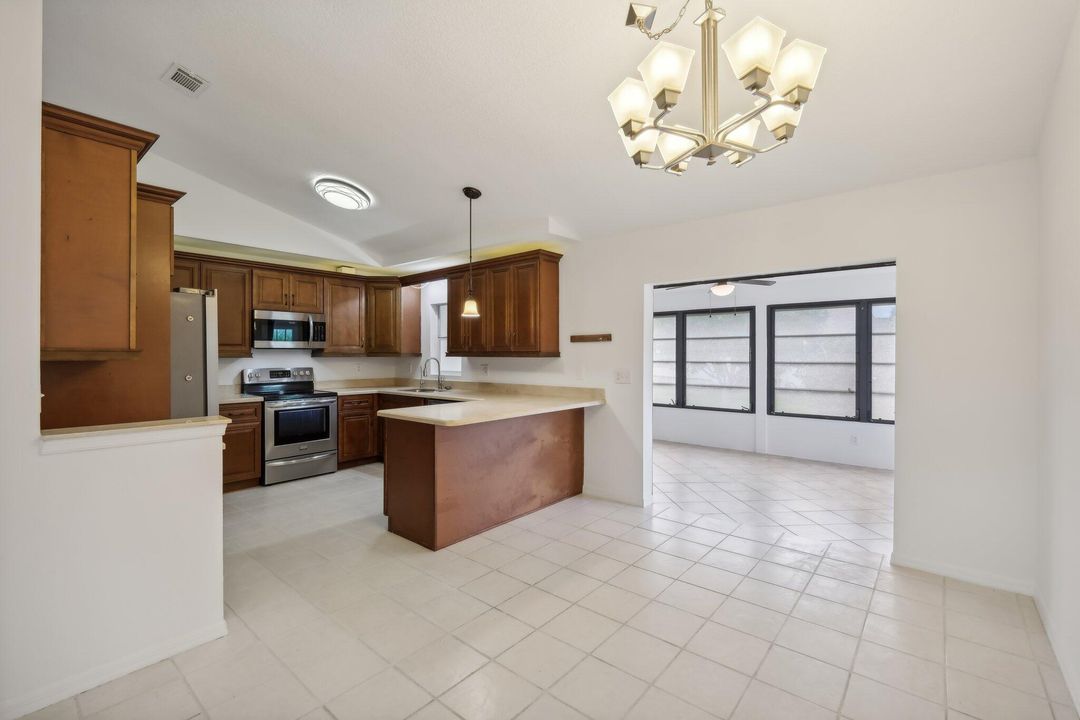 For Sale: $375,000 (3 beds, 2 baths, 1958 Square Feet)