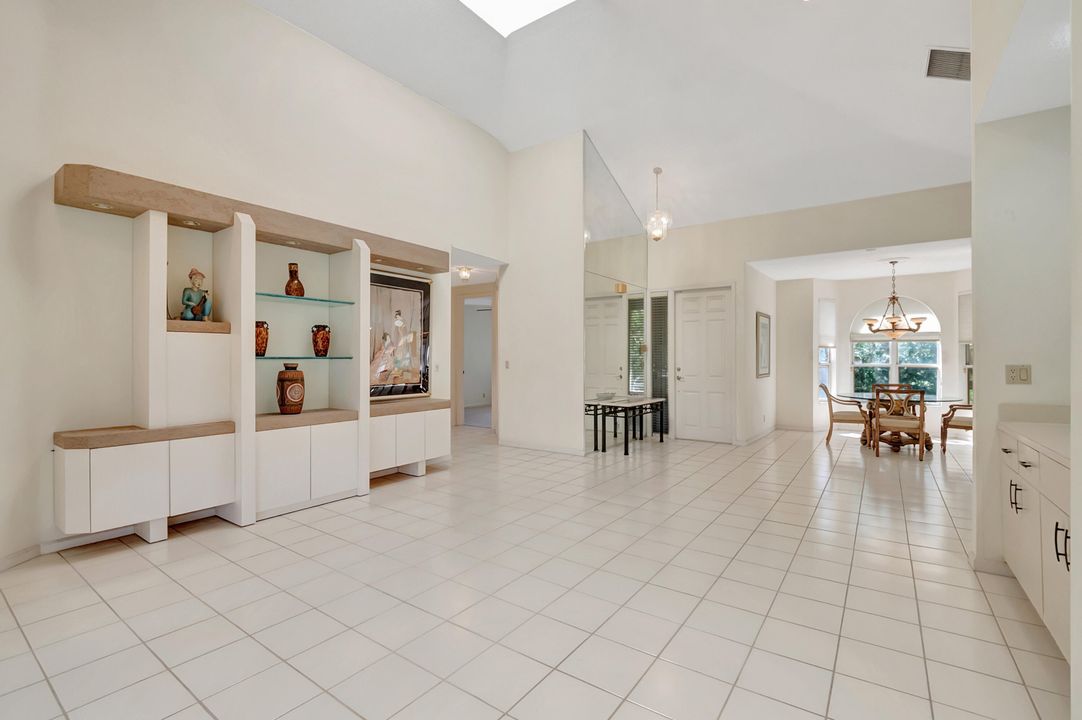 For Sale: $425,000 (3 beds, 2 baths, 1700 Square Feet)