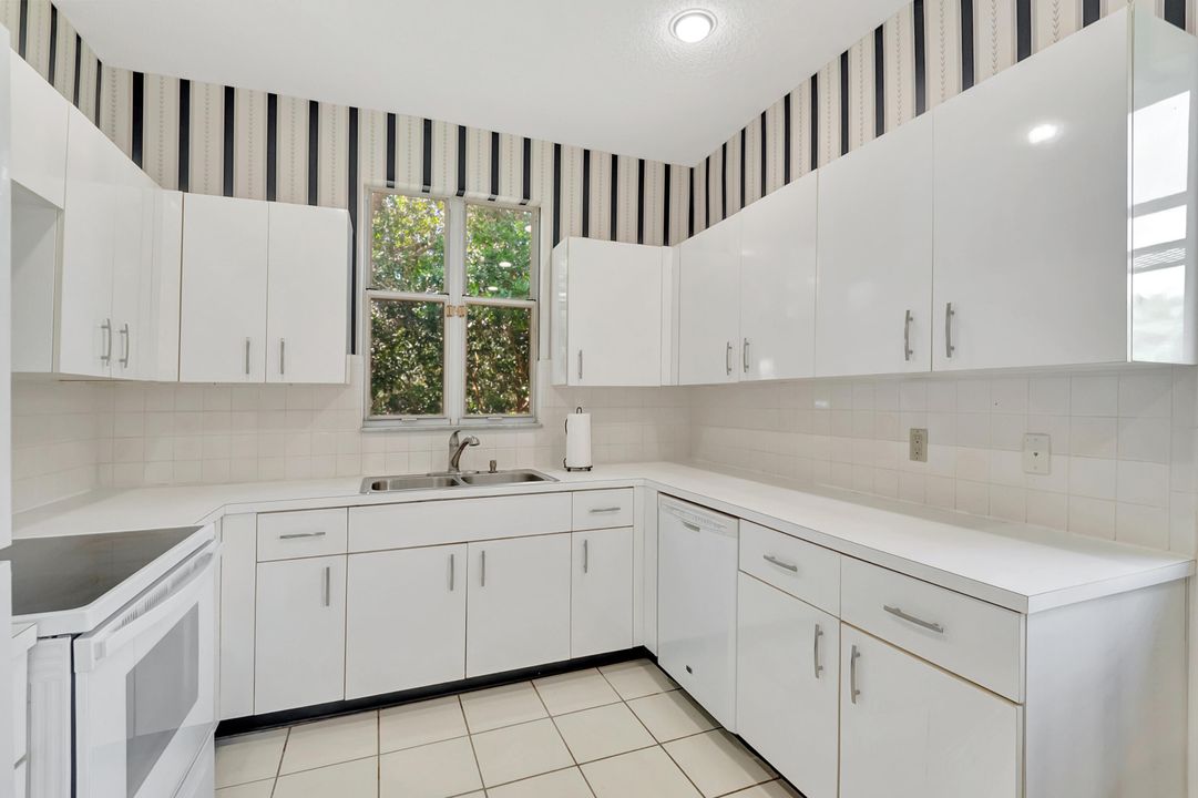 For Sale: $425,000 (3 beds, 2 baths, 1700 Square Feet)