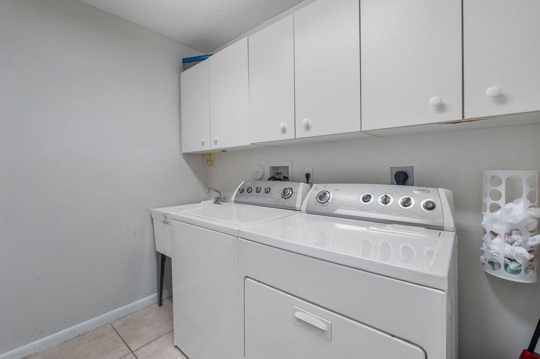 For Rent: $3,750 (3 beds, 2 baths, 1943 Square Feet)