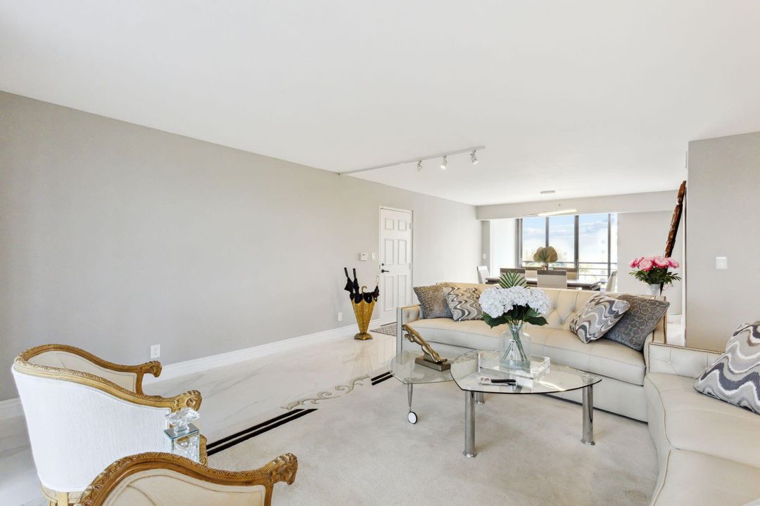 For Sale: $729,000 (3 beds, 2 baths, 1962 Square Feet)