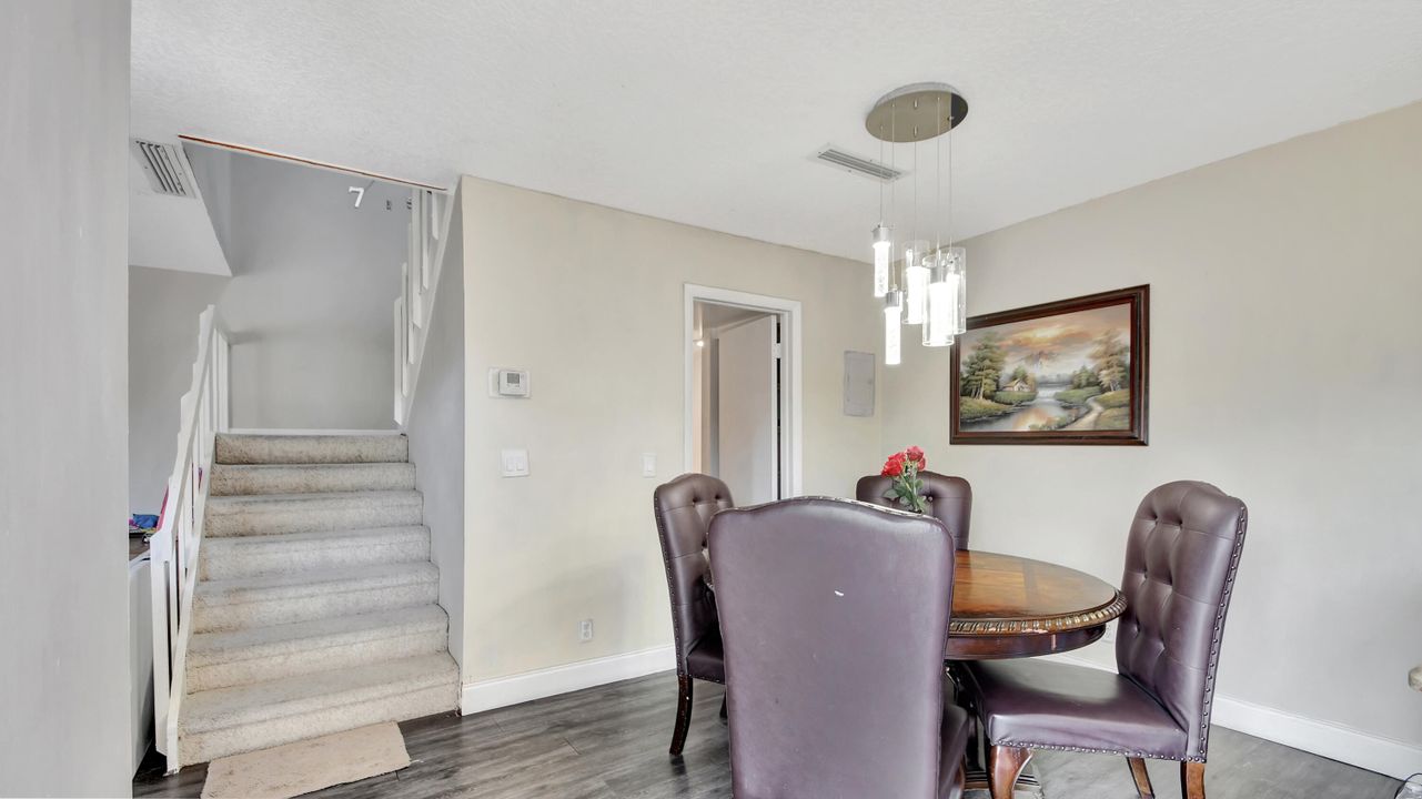 For Sale: $317,000 (2 beds, 2 baths, 1328 Square Feet)