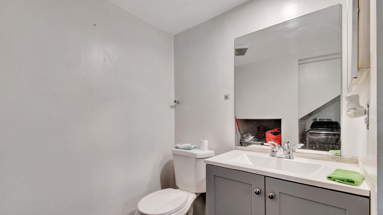 For Sale: $317,000 (2 beds, 2 baths, 1328 Square Feet)