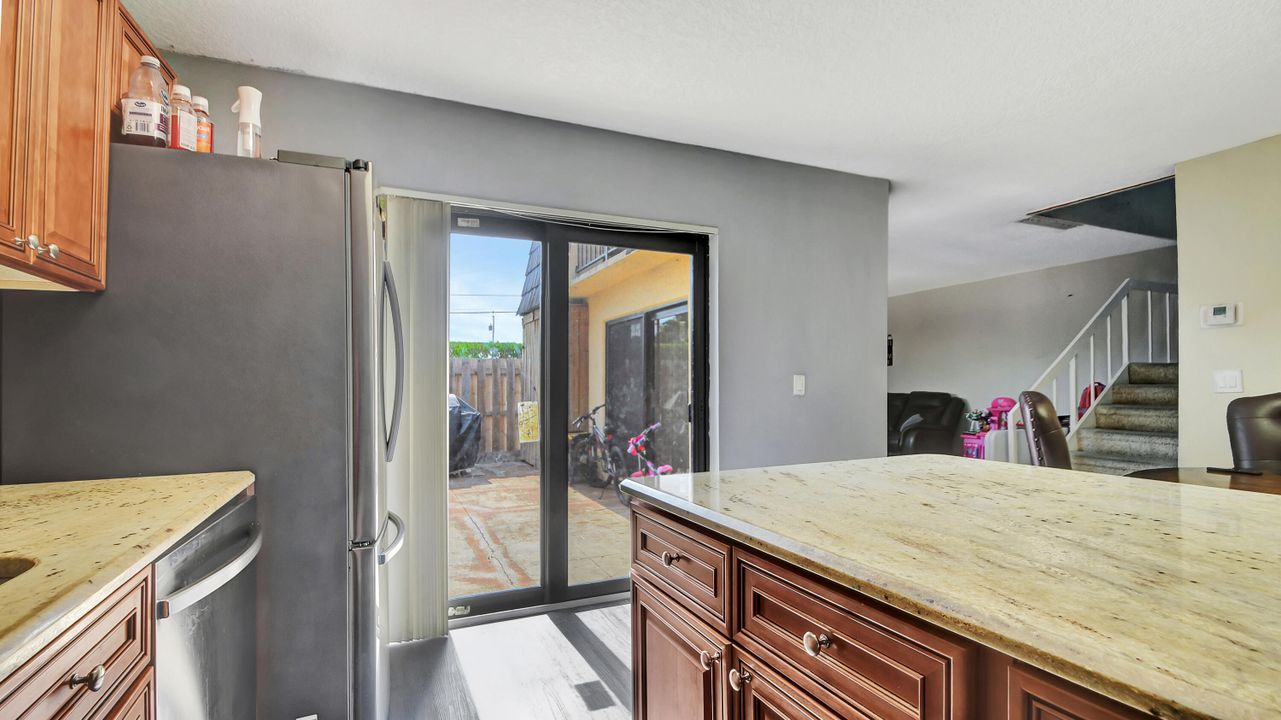 For Sale: $317,000 (2 beds, 2 baths, 1328 Square Feet)