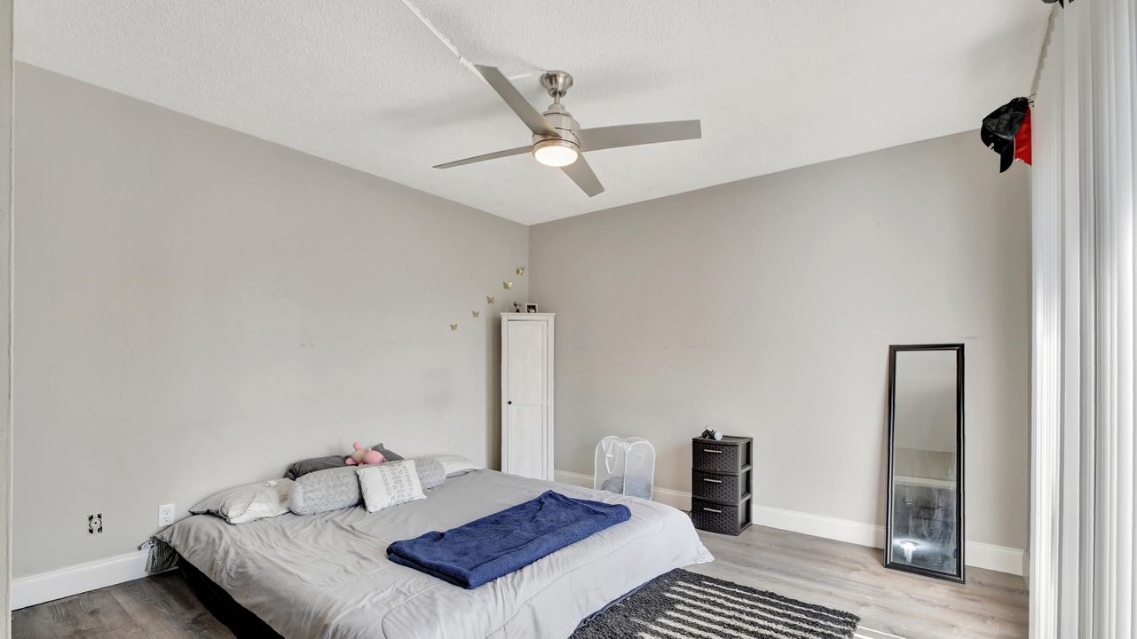 For Sale: $317,000 (2 beds, 2 baths, 1328 Square Feet)