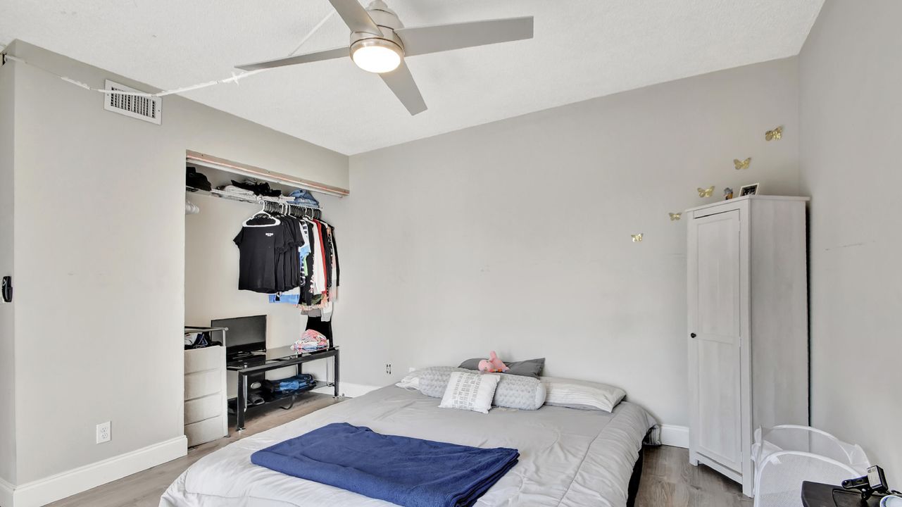 For Sale: $317,000 (2 beds, 2 baths, 1328 Square Feet)