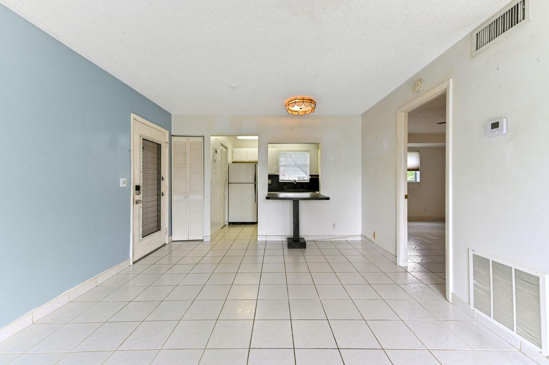 For Sale: $119,900 (2 beds, 2 baths, 812 Square Feet)