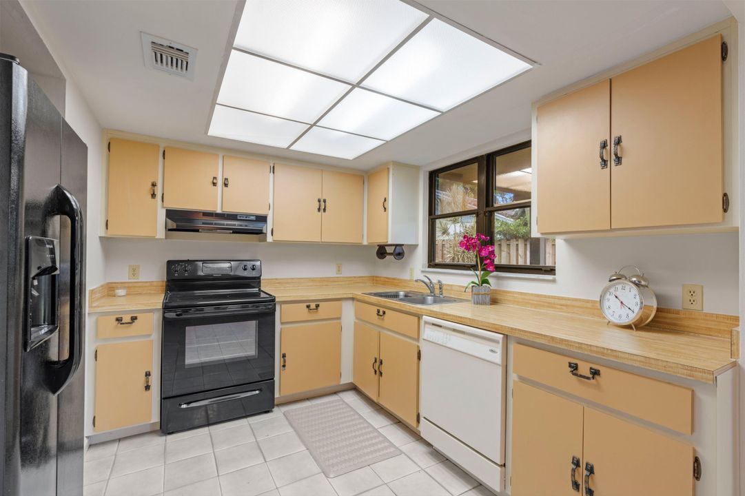 For Sale: $475,000 (3 beds, 2 baths, 1472 Square Feet)