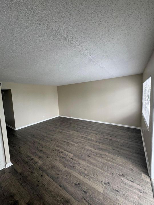 For Rent: $2,000 (2 beds, 1 baths, 861 Square Feet)